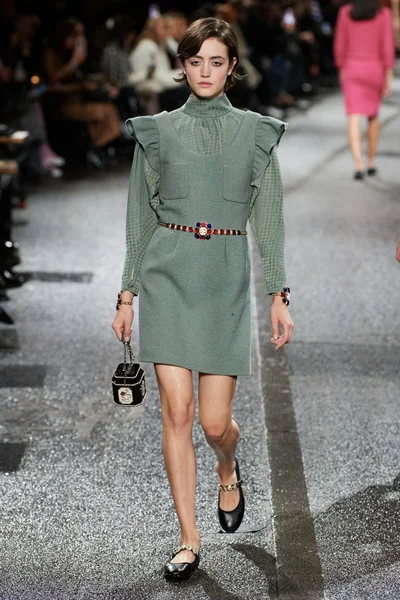 Look 15